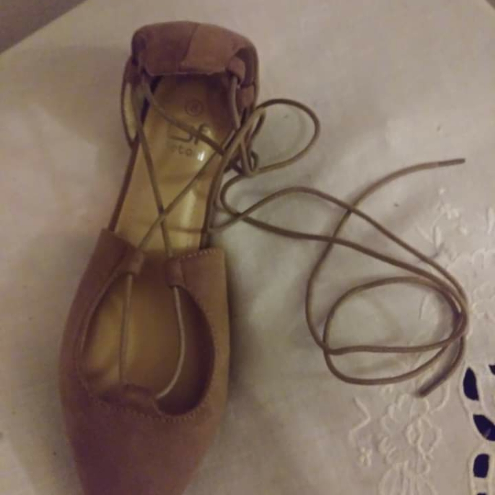 Taupe flat - Picture 2 of 2